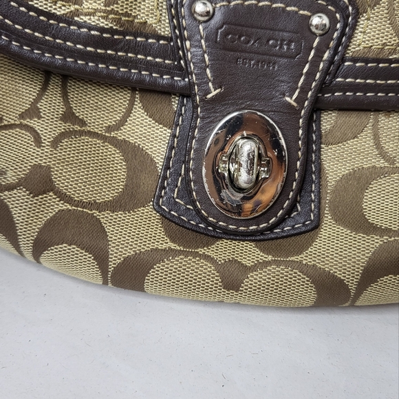 Coach Brown/Tan Turnlock Wristlet with zipper - Picture 5 of 6